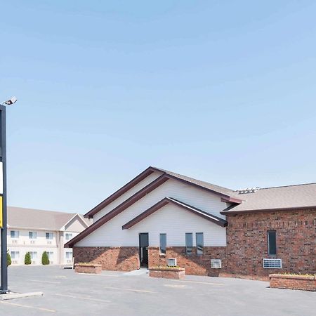 Super 8 By Wyndham Glendive Exterior foto