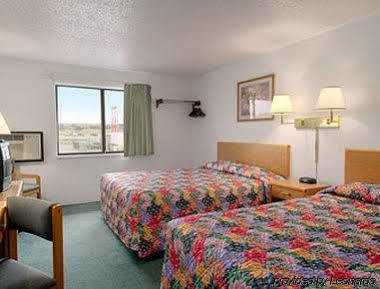 Super 8 By Wyndham Glendive Exterior foto