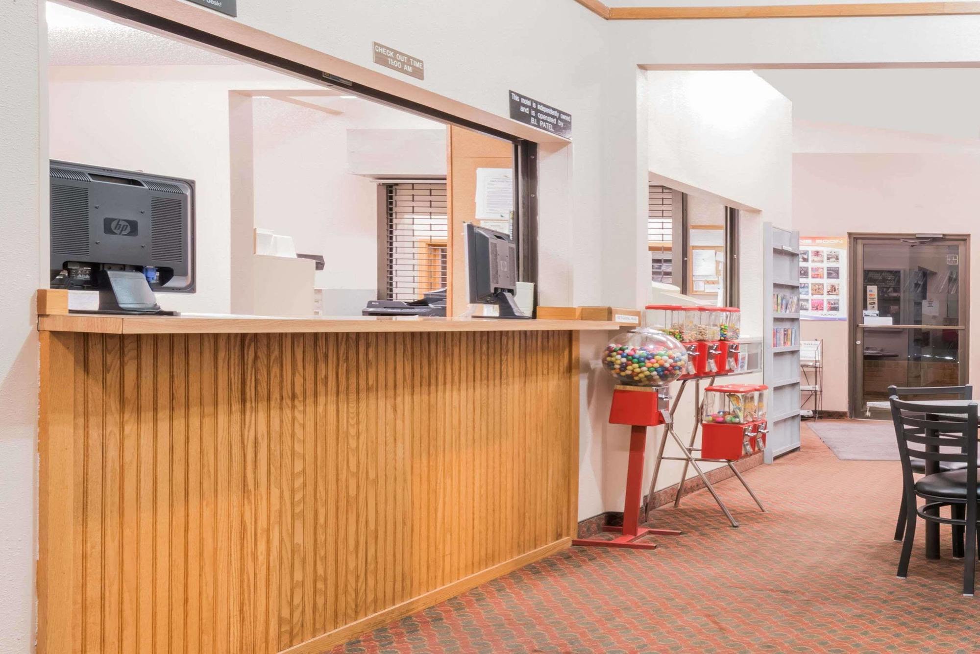 Super 8 By Wyndham Glendive Exterior foto