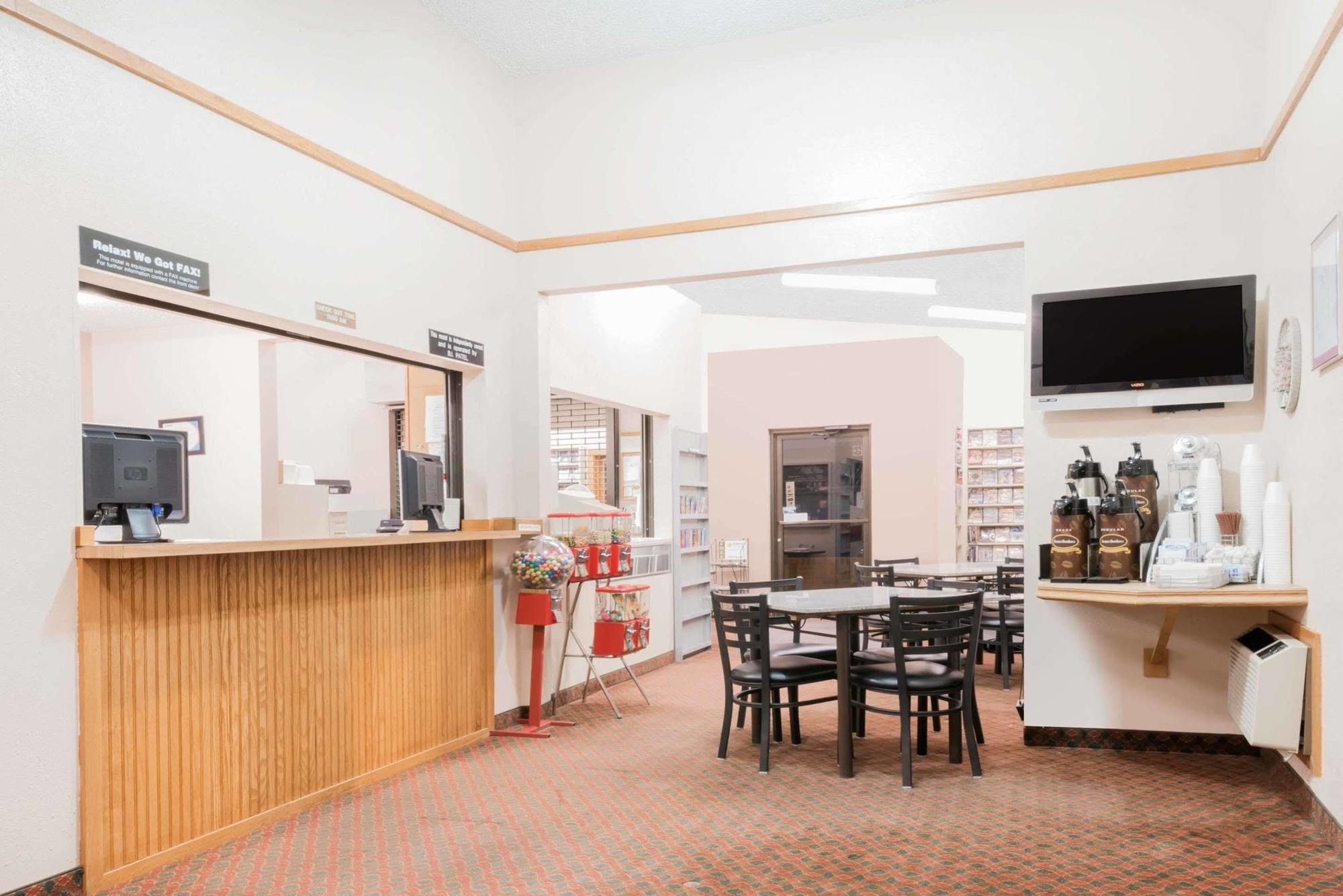 Super 8 By Wyndham Glendive Exterior foto